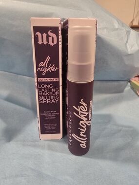Urban Decay All Nighter Ultra Matte Setting Spray - Deep Purple Bottle